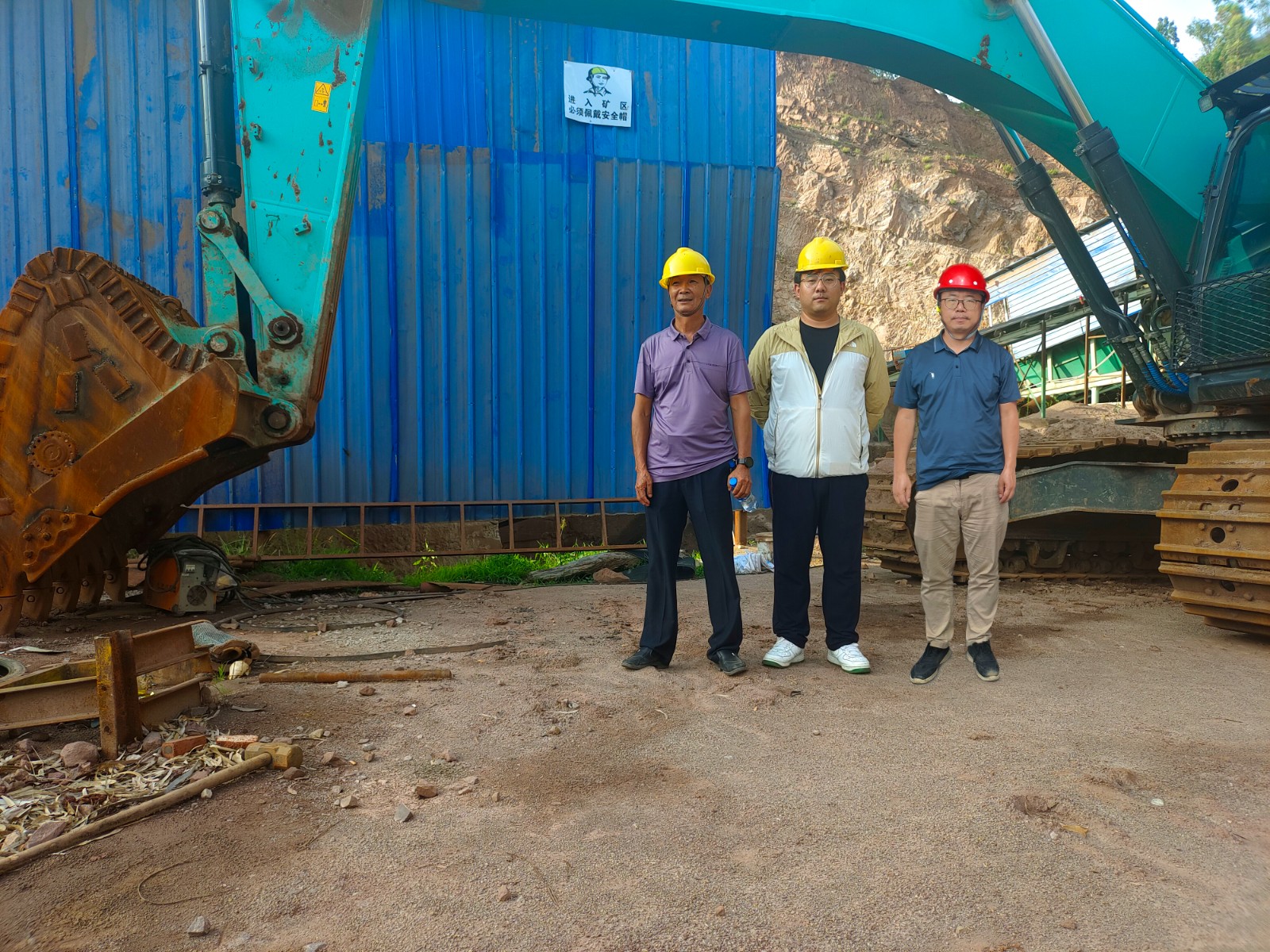 1692684281772.jpg 评价人员现场勘察照片.jpg